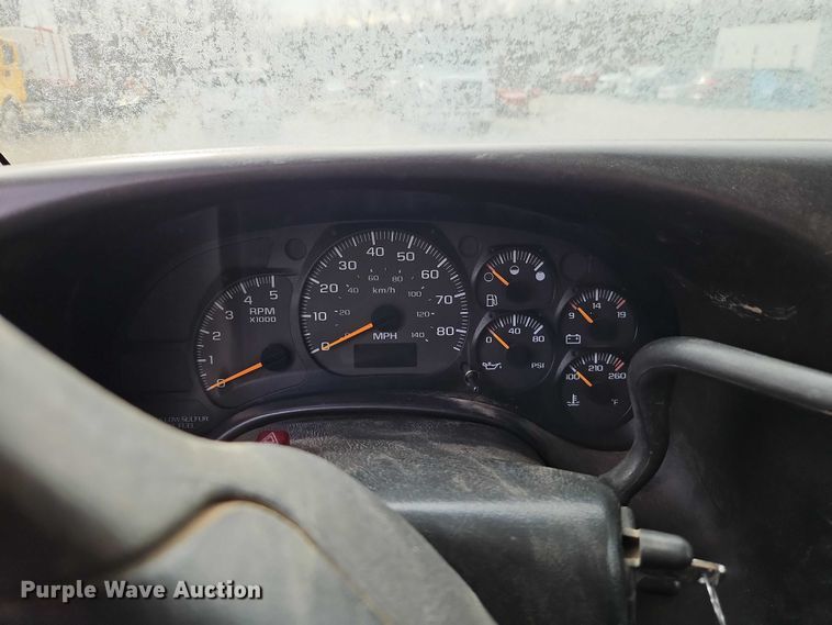 image for item EO4944 2009 GMC C5500 flatbed truck