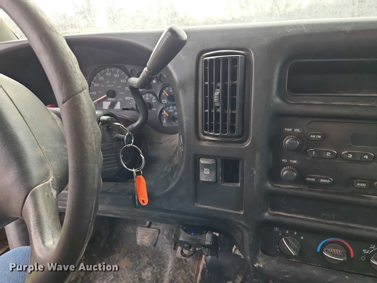 image for item EO4944 2009 GMC C5500 flatbed truck