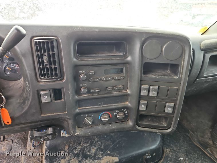 image for item EO4944 2009 GMC C5500 flatbed truck