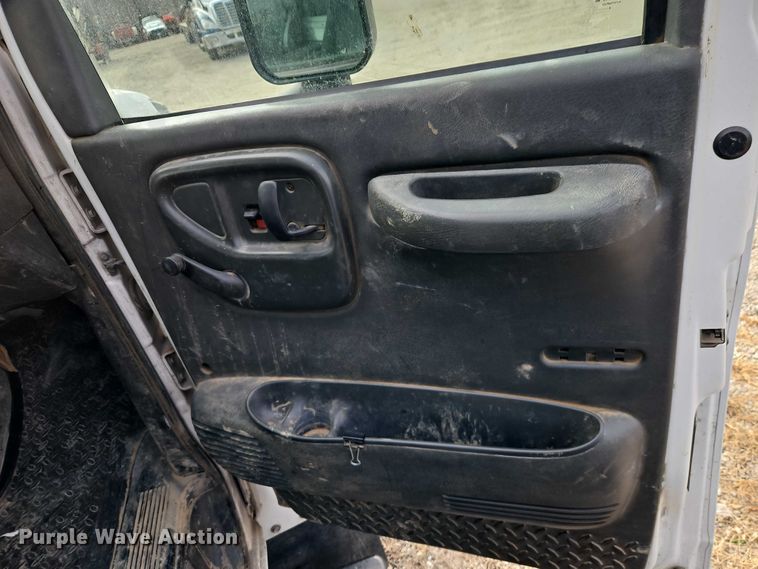 image for item EO4944 2009 GMC C5500 flatbed truck