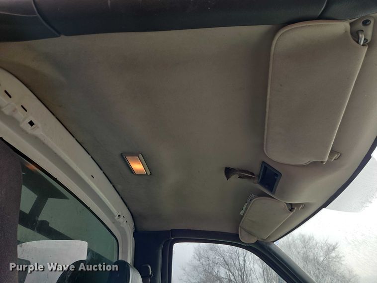 image for item EO4944 2009 GMC C5500 flatbed truck