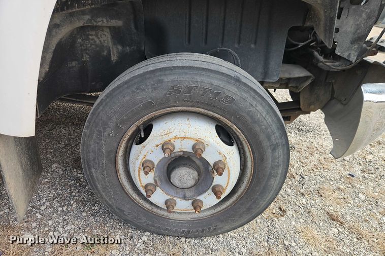 image for item EO4944 2009 GMC C5500 flatbed truck