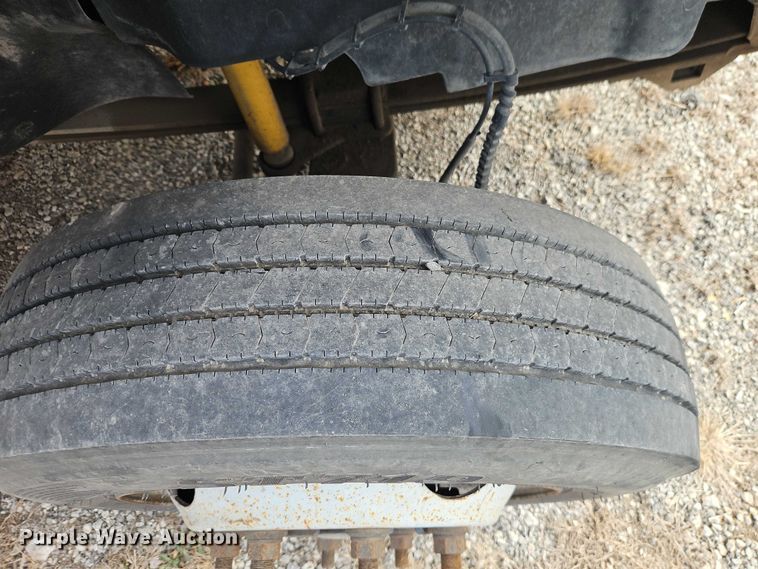 image for item EO4944 2009 GMC C5500 flatbed truck