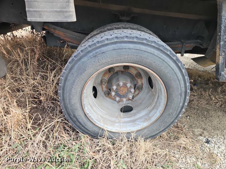 image for item EO4944 2009 GMC C5500 flatbed truck