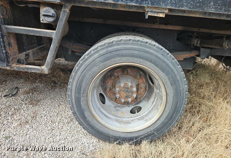 image for item EO4944 2009 GMC C5500 flatbed truck