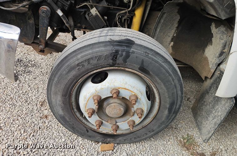 image for item EO4944 2009 GMC C5500 flatbed truck