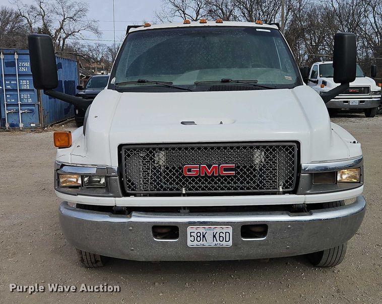 image for item EO4945 2009 GMC C5500 flatbed truck