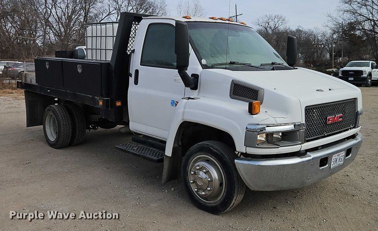 image for item EO4945 2009 GMC C5500 flatbed truck