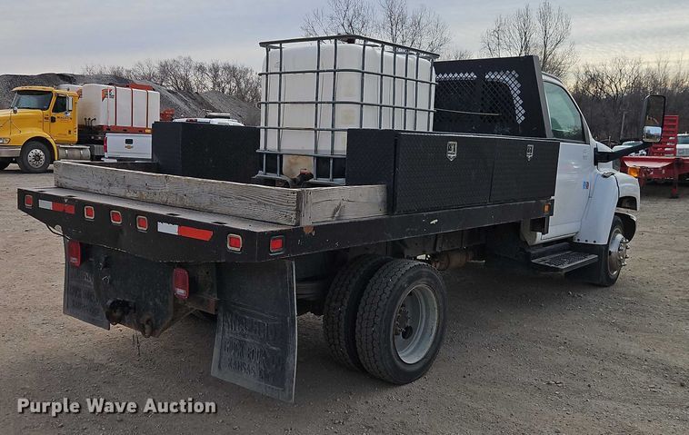 image for item EO4945 2009 GMC C5500 flatbed truck