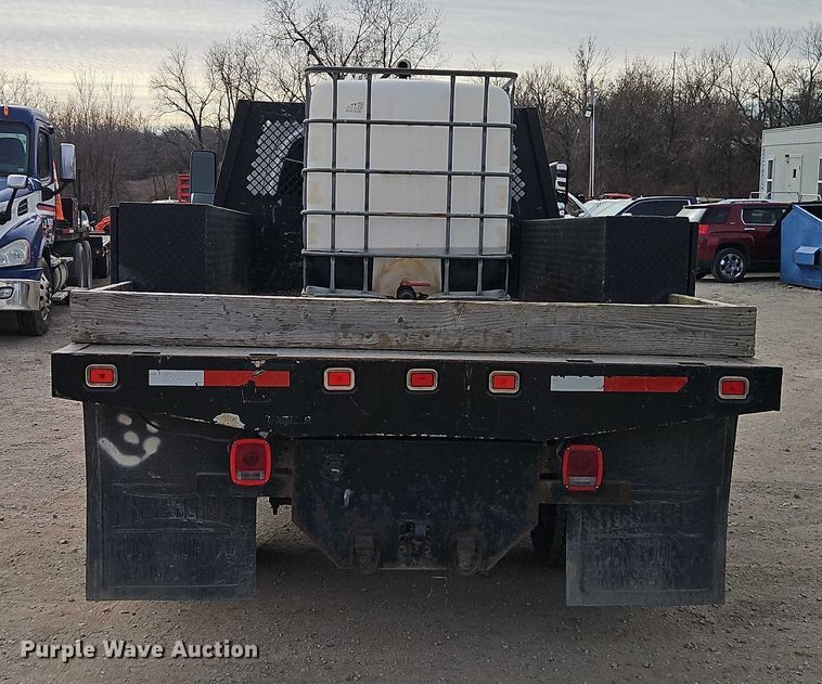 image for item EO4945 2009 GMC C5500 flatbed truck