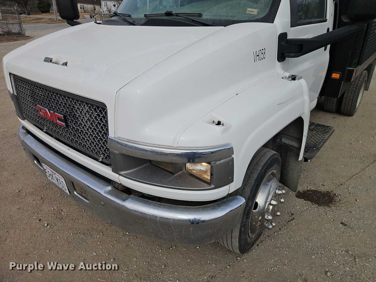 image for item EO4945 2009 GMC C5500 flatbed truck