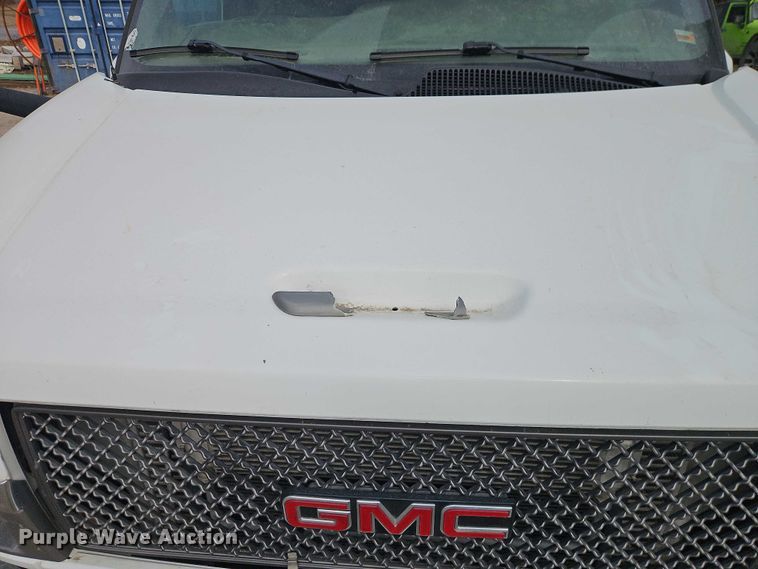 image for item EO4945 2009 GMC C5500 flatbed truck