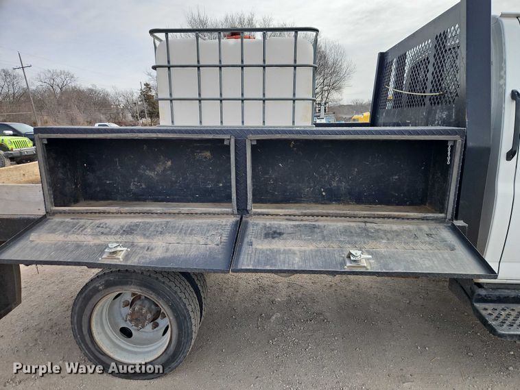 image for item EO4945 2009 GMC C5500 flatbed truck