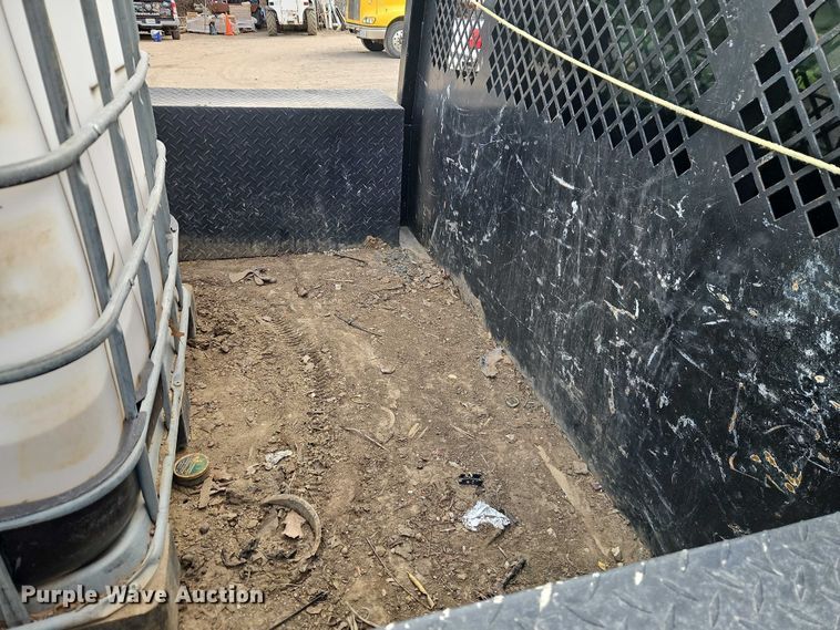 image for item EO4945 2009 GMC C5500 flatbed truck