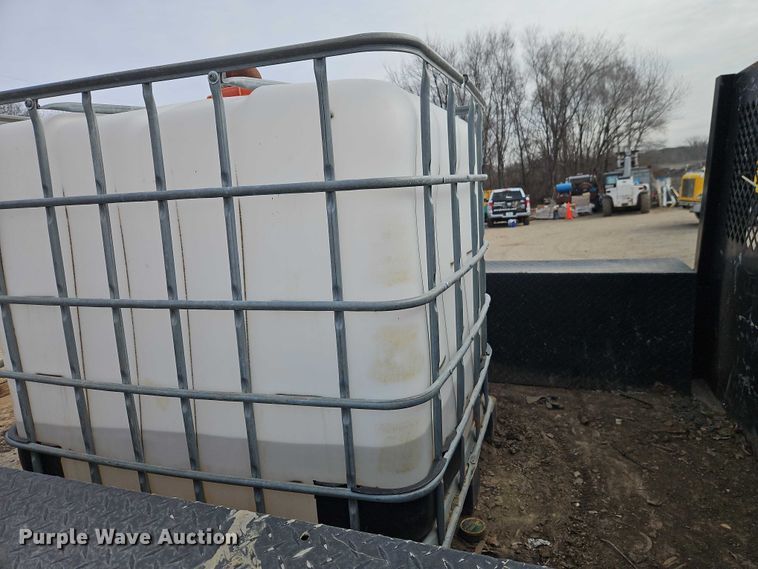 image for item EO4945 2009 GMC C5500 flatbed truck