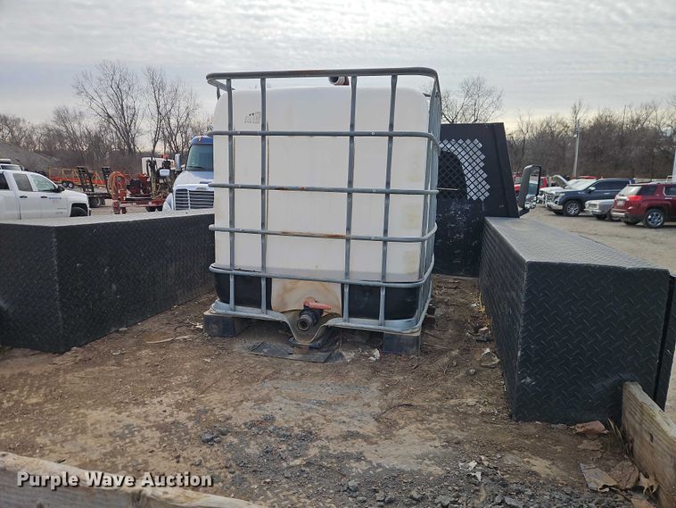 image for item EO4945 2009 GMC C5500 flatbed truck