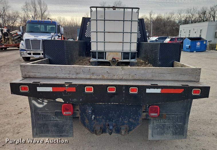 image for item EO4945 2009 GMC C5500 flatbed truck