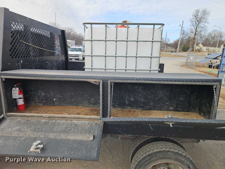 image for item EO4945 2009 GMC C5500 flatbed truck