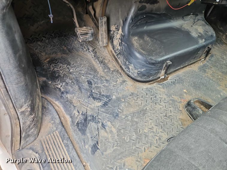 image for item EO4945 2009 GMC C5500 flatbed truck