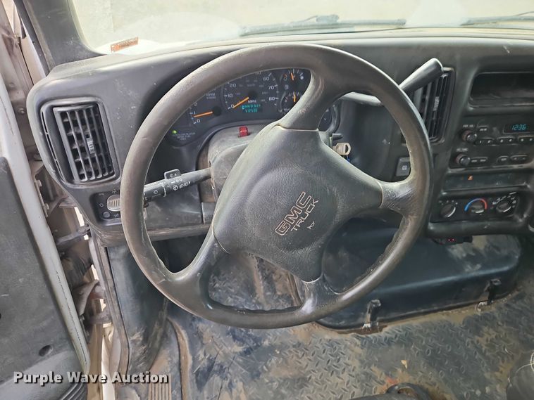 image for item EO4945 2009 GMC C5500 flatbed truck