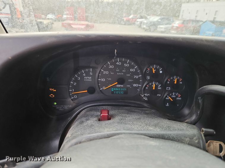 image for item EO4945 2009 GMC C5500 flatbed truck