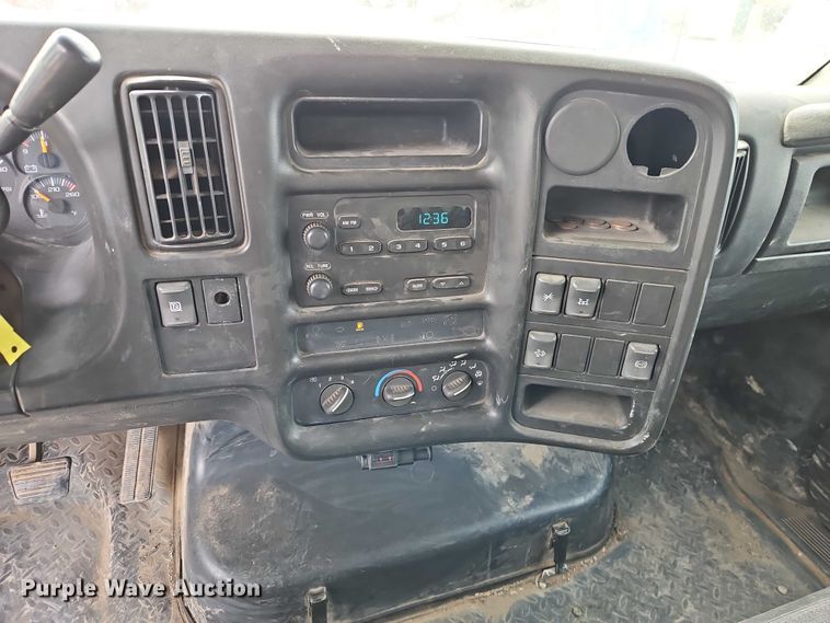 image for item EO4945 2009 GMC C5500 flatbed truck