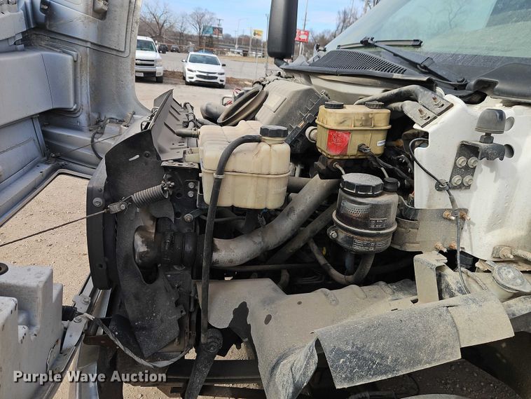 image for item EO4945 2009 GMC C5500 flatbed truck