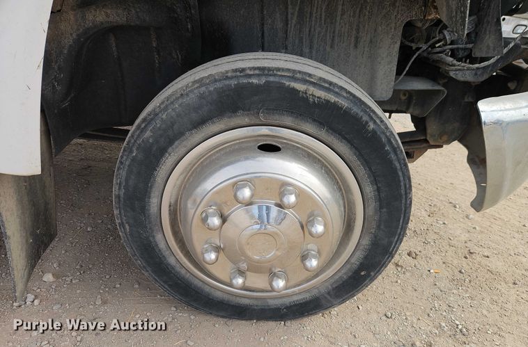 image for item EO4945 2009 GMC C5500 flatbed truck