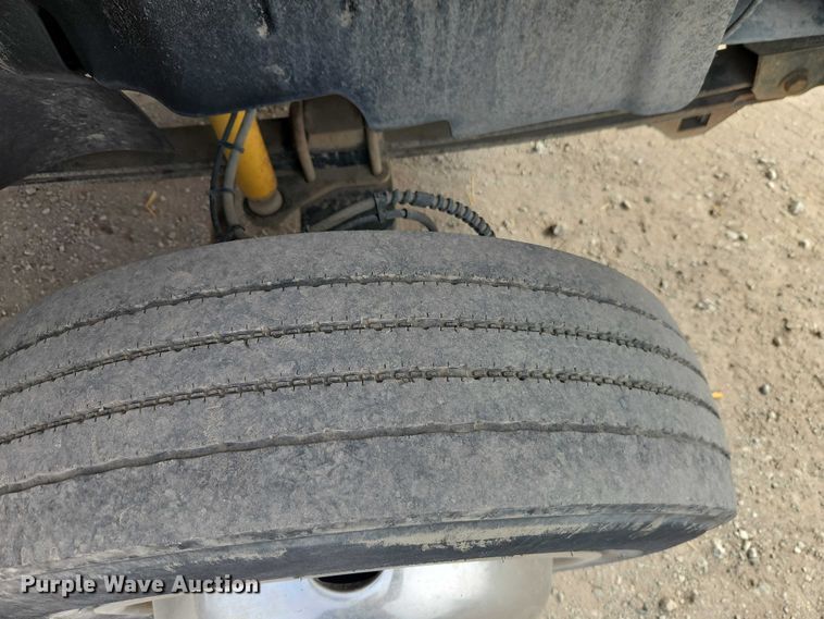 image for item EO4945 2009 GMC C5500 flatbed truck