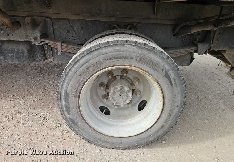 image for item EO4945 2009 GMC C5500 flatbed truck