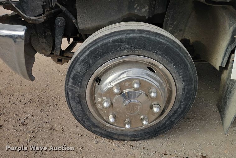 image for item EO4945 2009 GMC C5500 flatbed truck