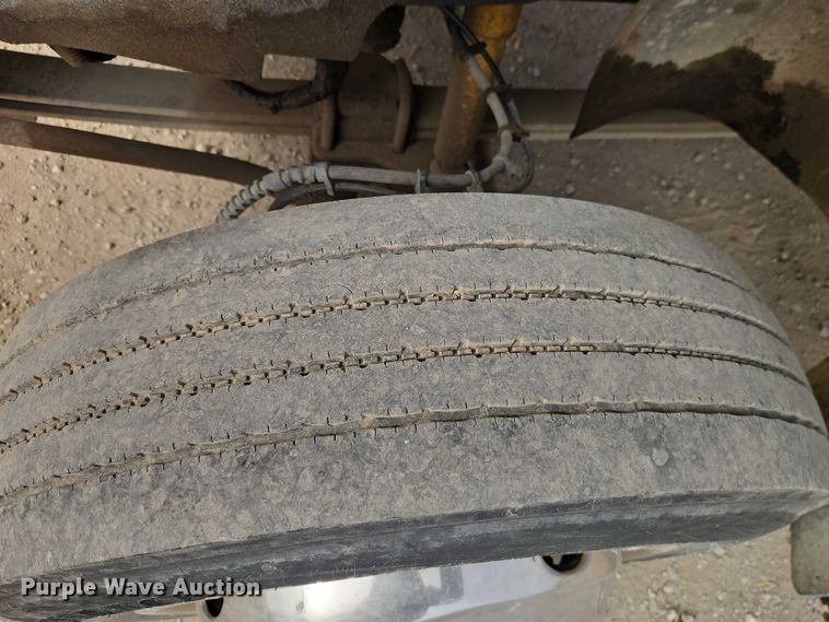 image for item EO4945 2009 GMC C5500 flatbed truck