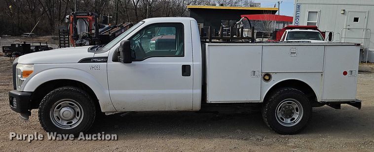 image for item EO4946 2013 Ford F250 utility bed pickup truck