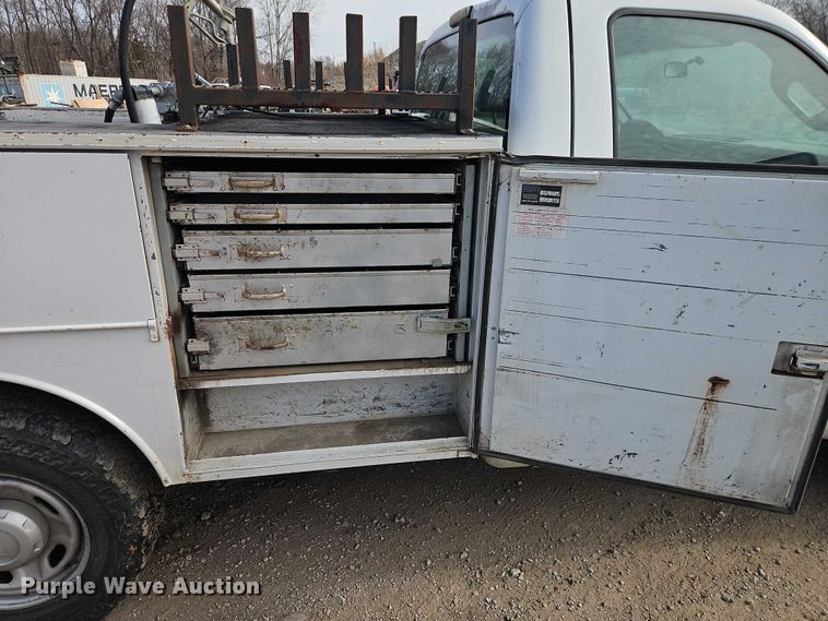 image for item EO4946 2013 Ford F250 utility bed pickup truck