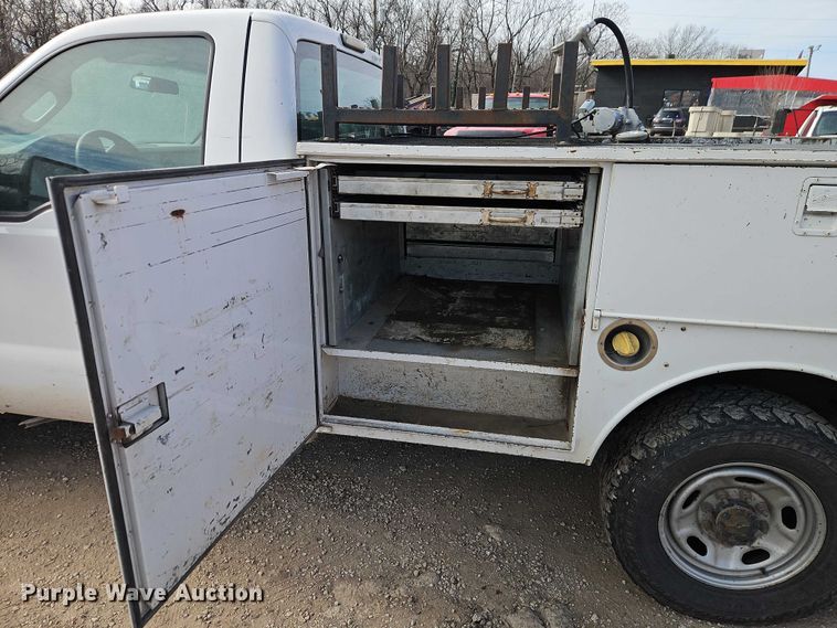 image for item EO4946 2013 Ford F250 utility bed pickup truck