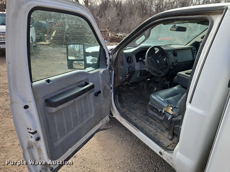 image for item EO4946 2013 Ford F250 utility bed pickup truck