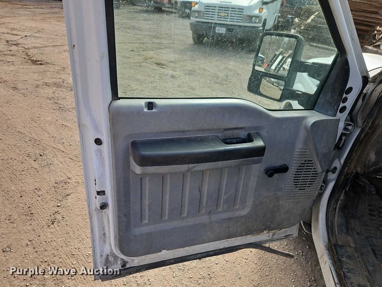 image for item EO4946 2013 Ford F250 utility bed pickup truck