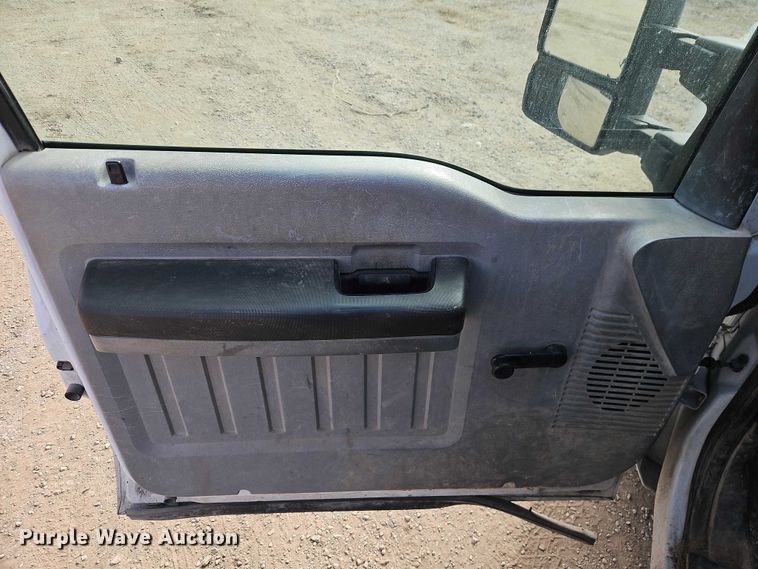 image for item EO4946 2013 Ford F250 utility bed pickup truck