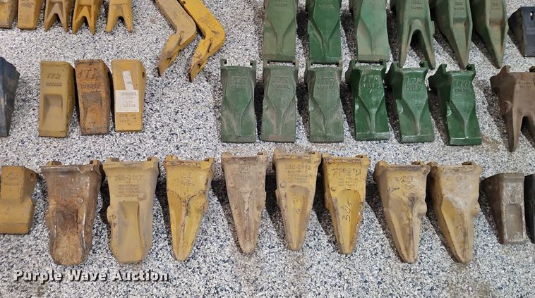 image for item EO4955 Bucket teeth