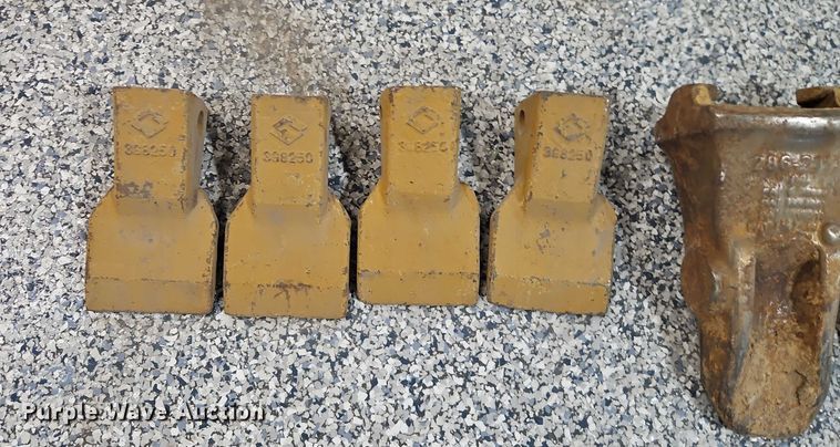 image for item EO4955 Bucket teeth