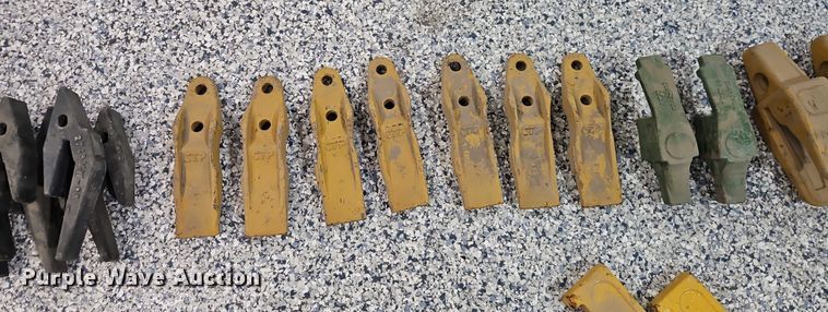 image for item EO4955 Bucket teeth