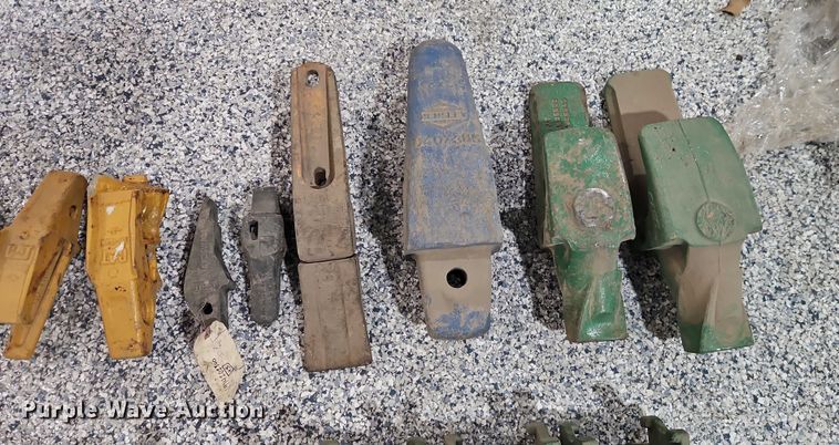 image for item EO4955 Bucket teeth