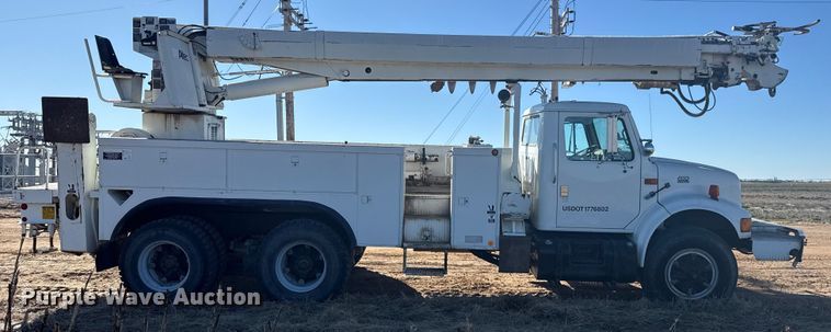 image for item EP2837 1998 International 4900 digger derrick truck