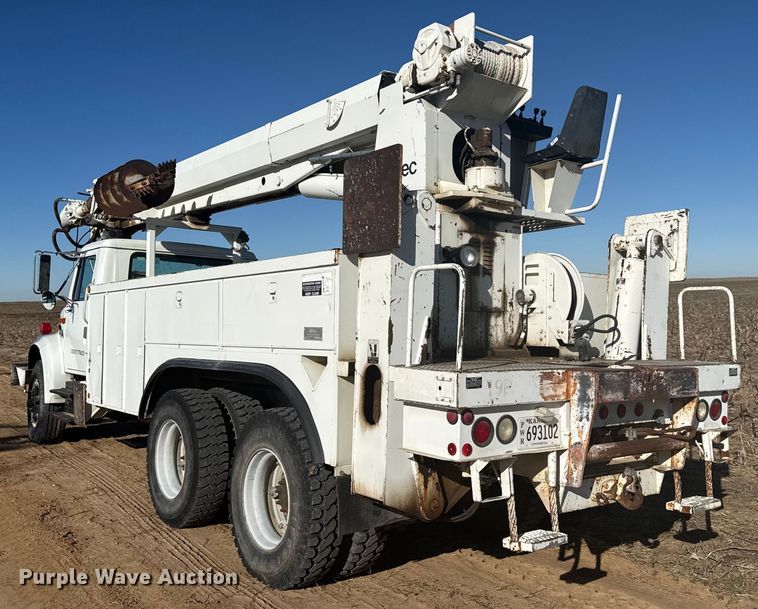 image for item EP2837 1998 International 4900 digger derrick truck
