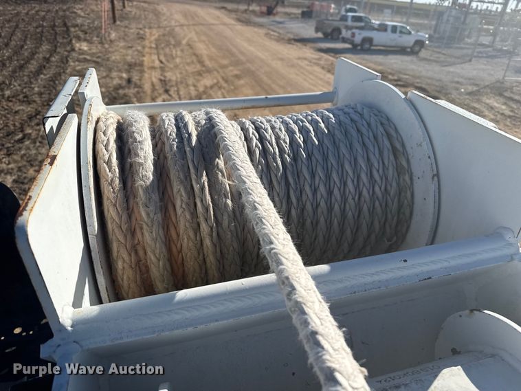 image for item EP2837 1998 International 4900 digger derrick truck