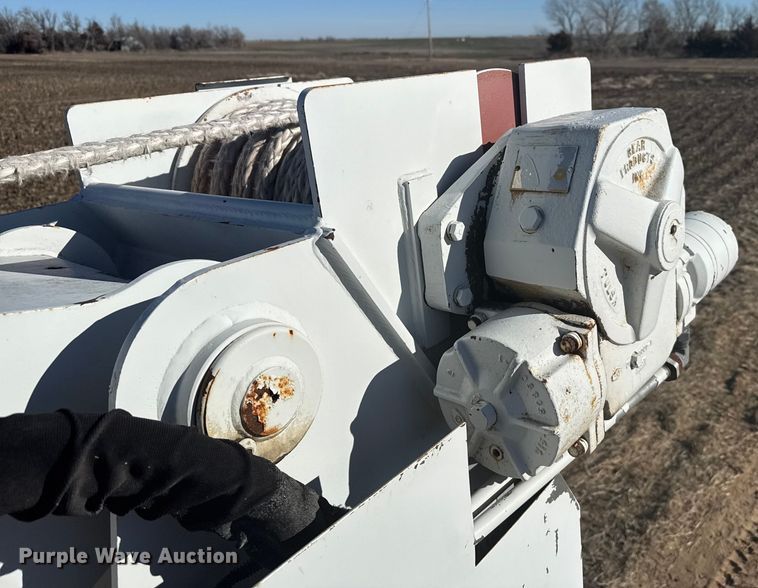 image for item EP2837 1998 International 4900 digger derrick truck