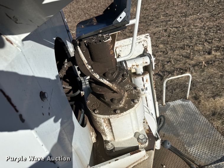 image for item EP2837 1998 International 4900 digger derrick truck