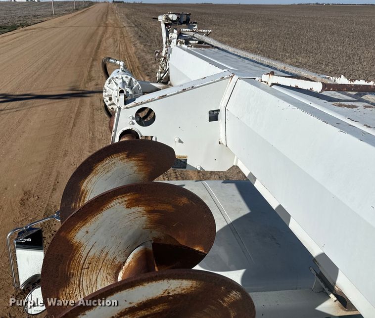 image for item EP2837 1998 International 4900 digger derrick truck