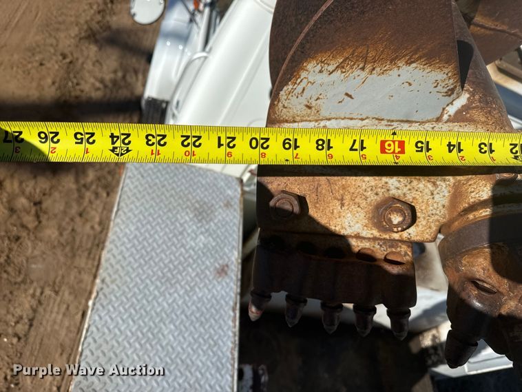 image for item EP2837 1998 International 4900 digger derrick truck