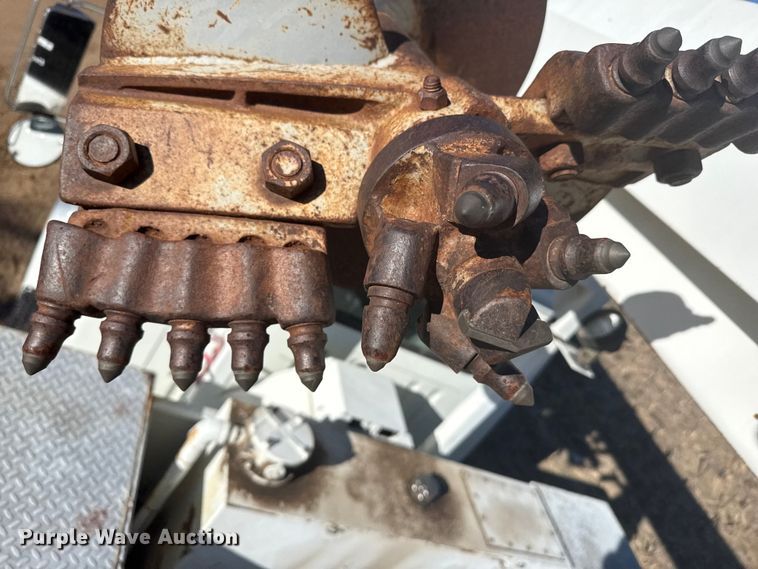 image for item EP2837 1998 International 4900 digger derrick truck